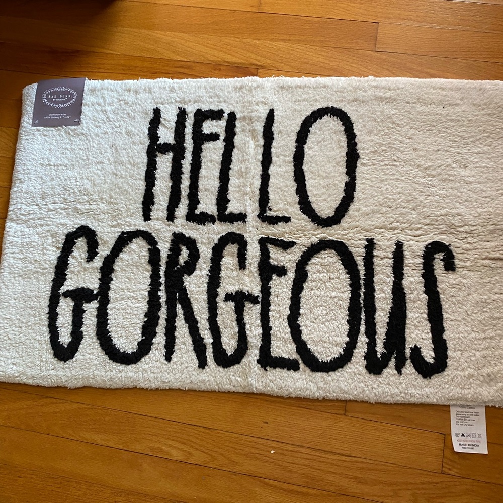 Rae Dunn bath mat NWT